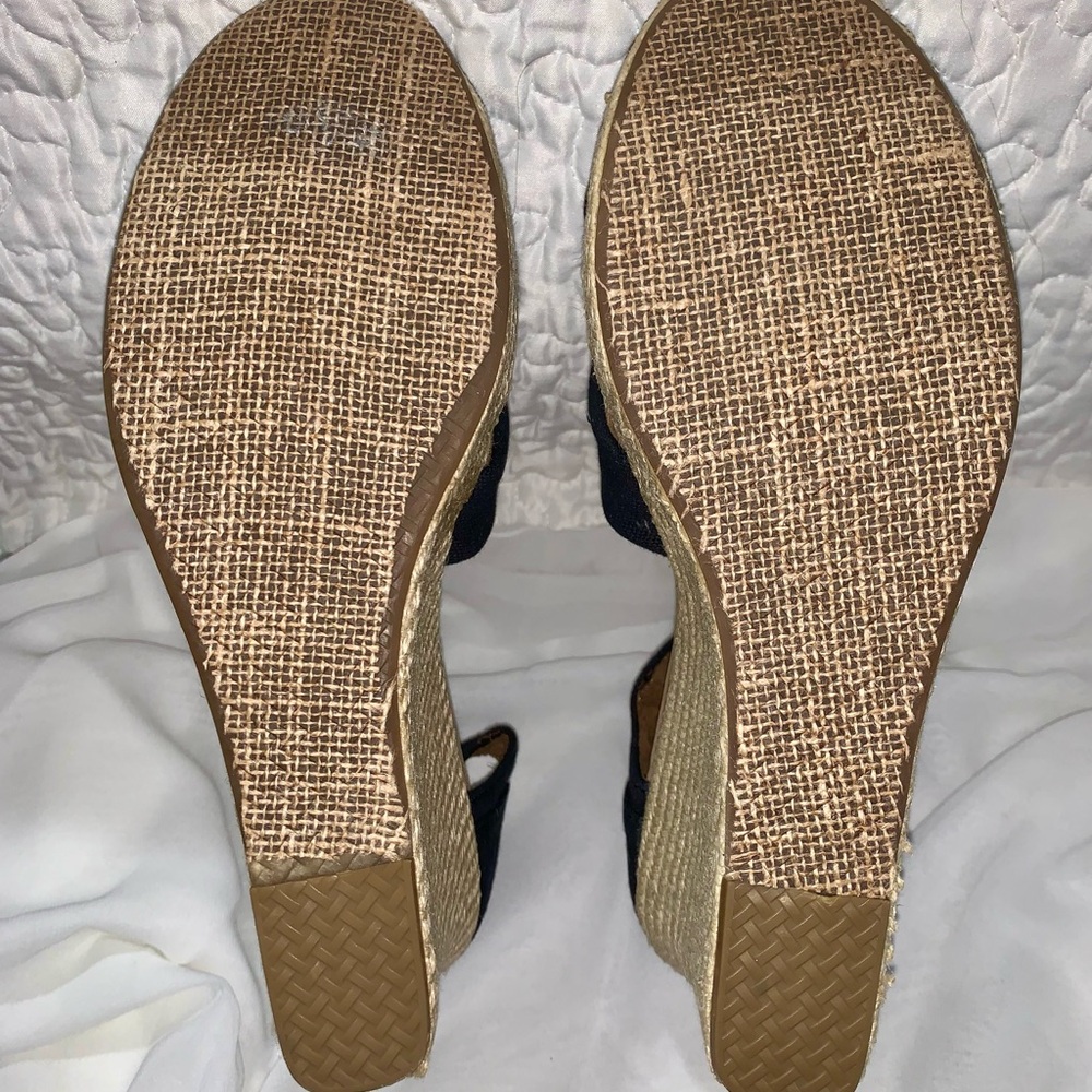 NWOT TOMS Black and Tan Wedge Sandals with Ankle Strap - Picture 3 of 5